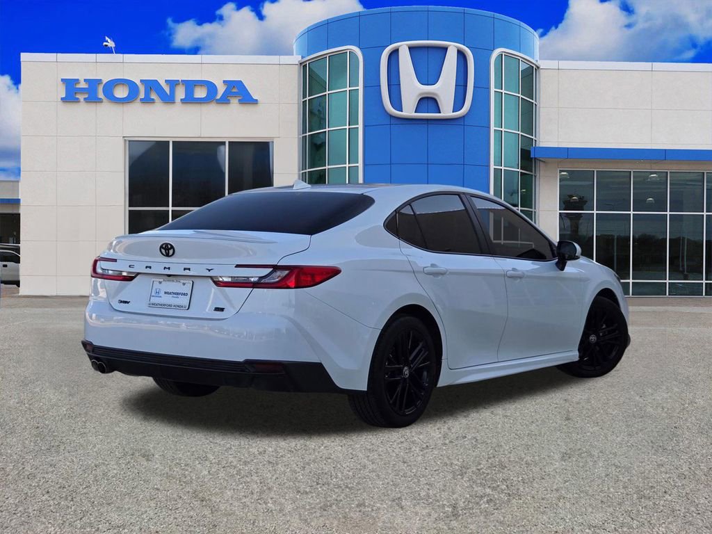 Used 2025 Toyota Camry SE image 3
