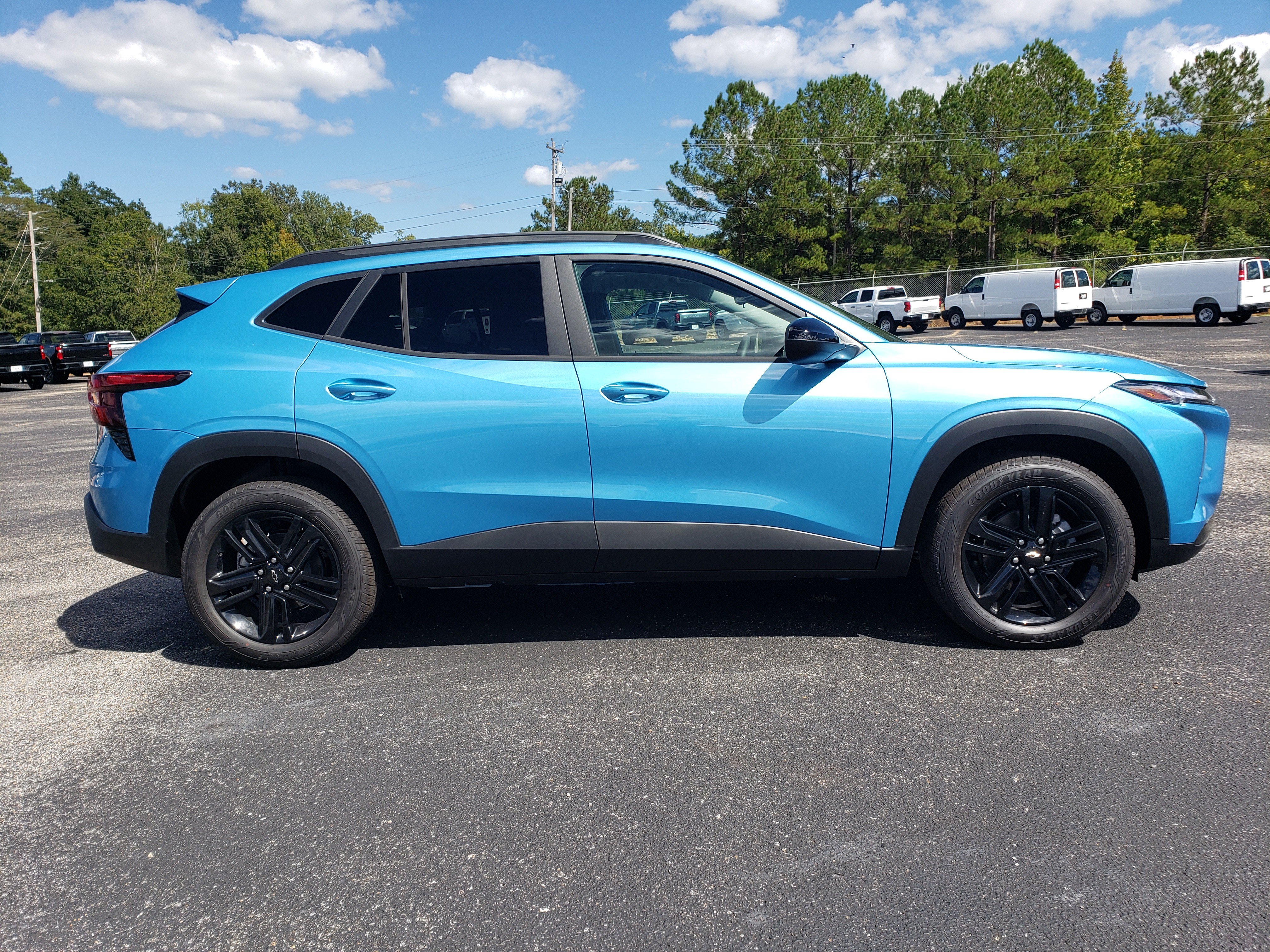 New 2026 Chevrolet Trax ACTIV w/ Sunroof Package FWD image 5