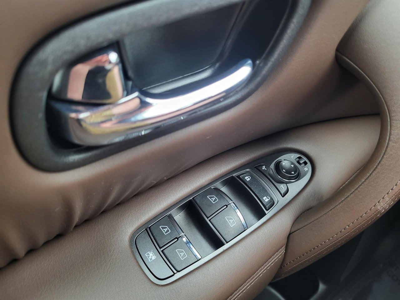 Used 2022 Nissan Armada Platinum w/ Captain's Chairs Package image 30