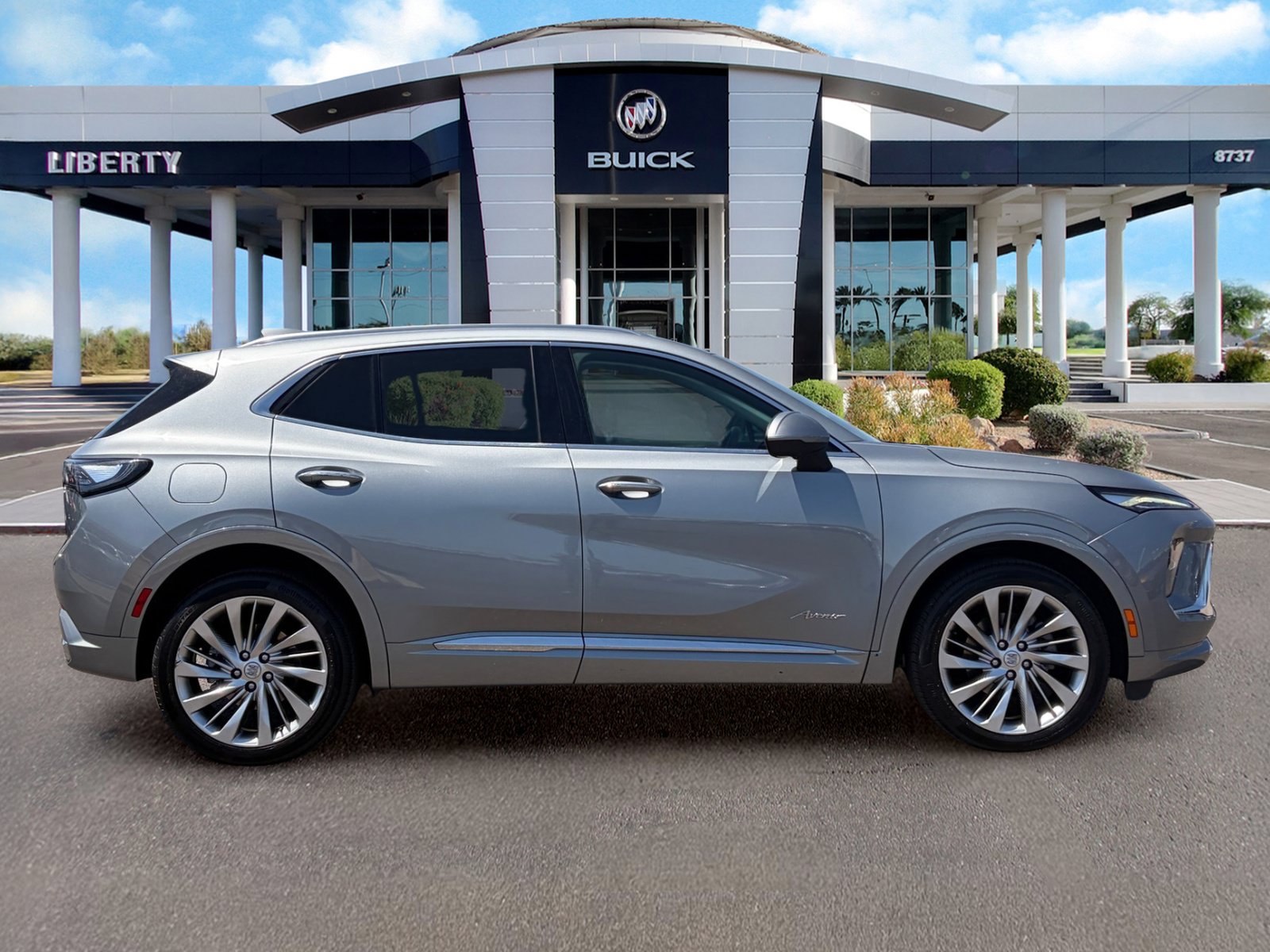 Used 2025 Buick Envision Avenir AWD/4WD image 2