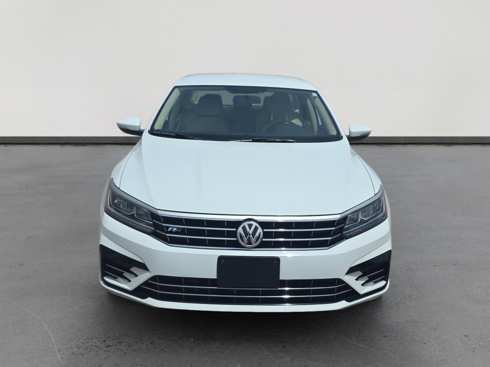 Used 2017 Volkswagen Passat 1.8T R-Line w/ R-Line Lighting Package FWD image 8