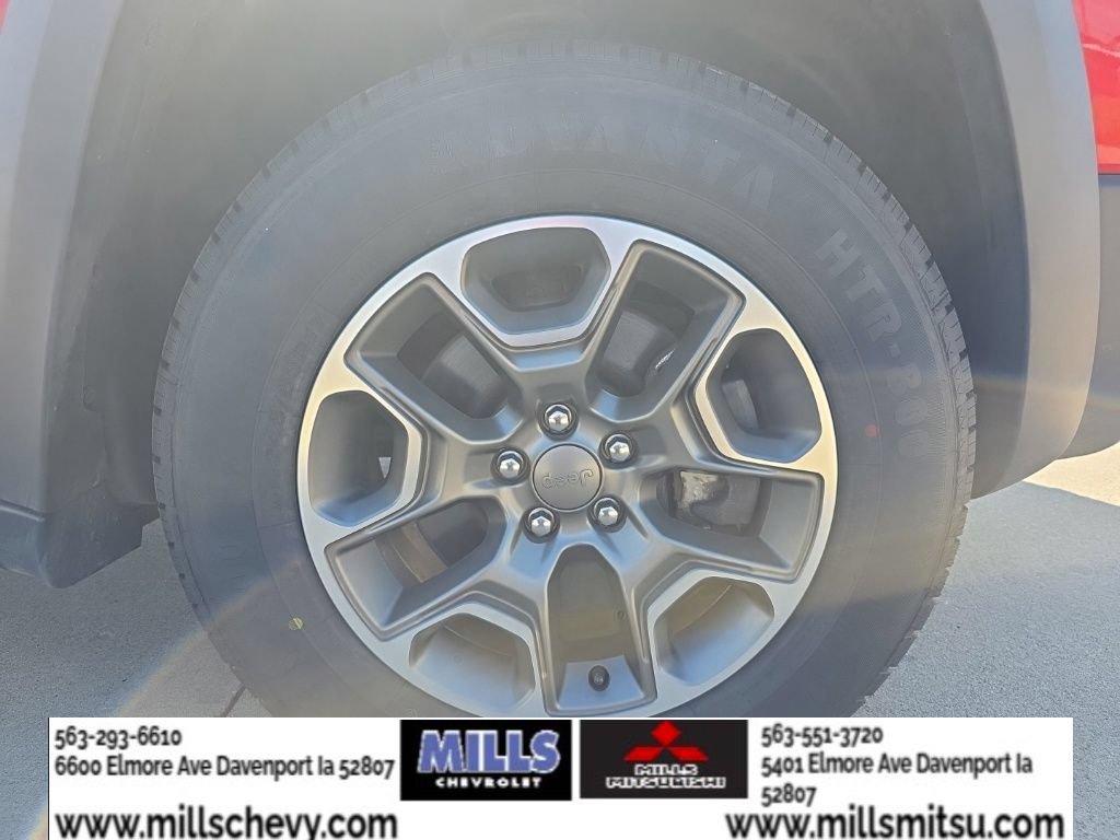 Used 2019 Jeep Cherokee Trailhawk w/ Cold Weather Group AWD/4WD image 22