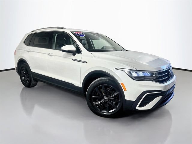 Used 2023 Volkswagen Tiguan SE FWD image 2