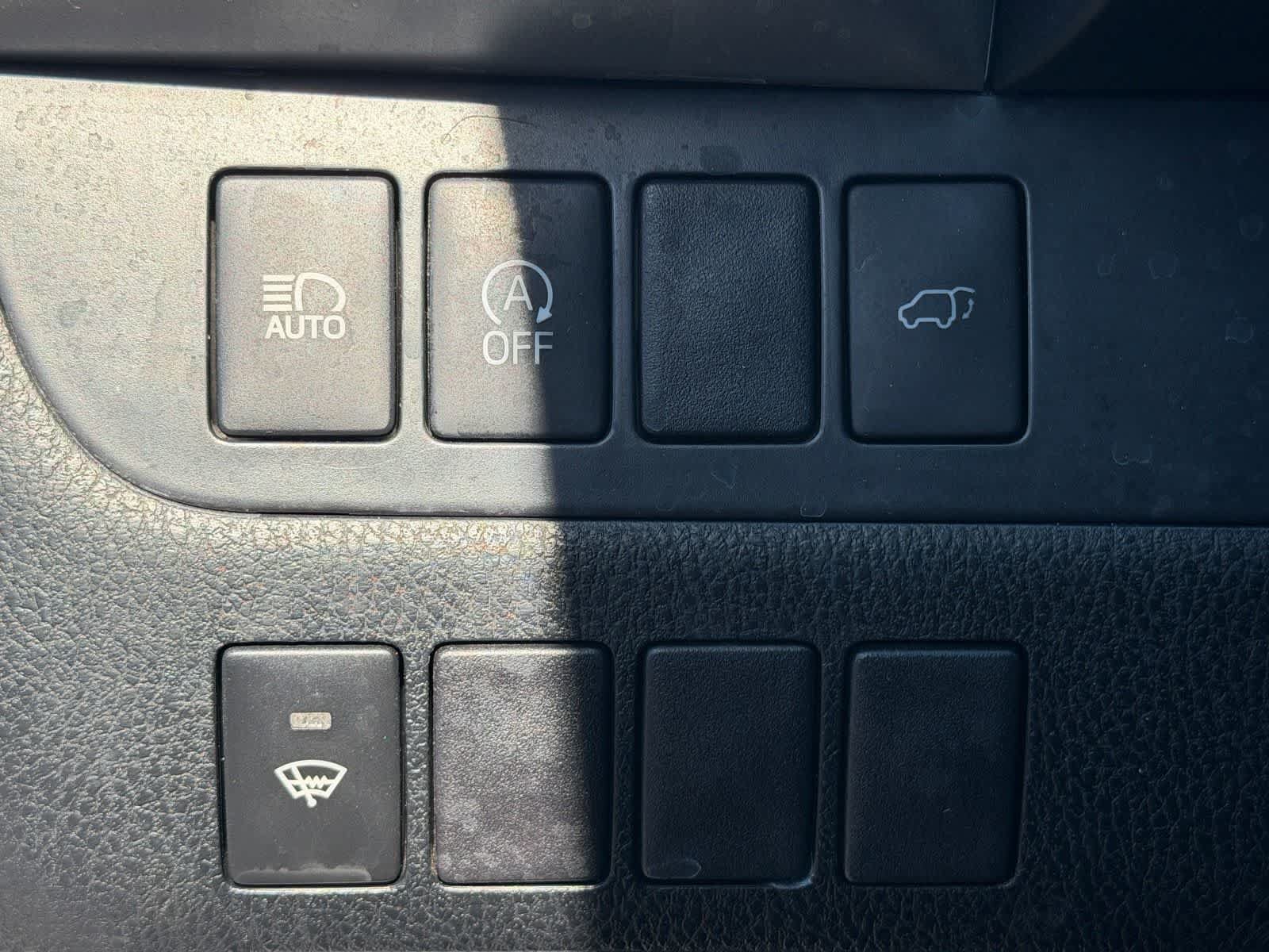 Used 2018 Toyota Highlander SE w/ Carpet Mat Package (TMS) AWD/4WD image 16
