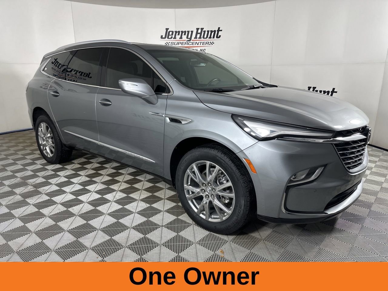 Used 2023 Buick Enclave Essence w/ Experience Buick Package image 4