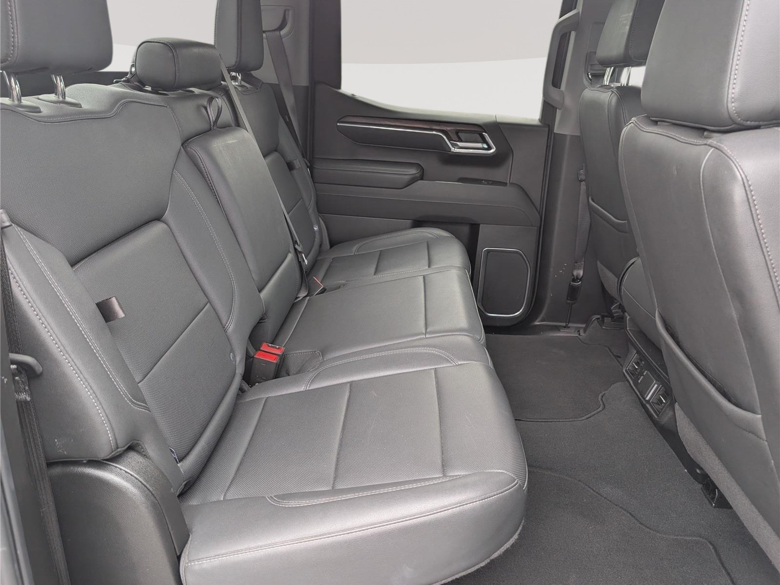 Used 2025 GMC Sierra 1500 SLT RWD image 12