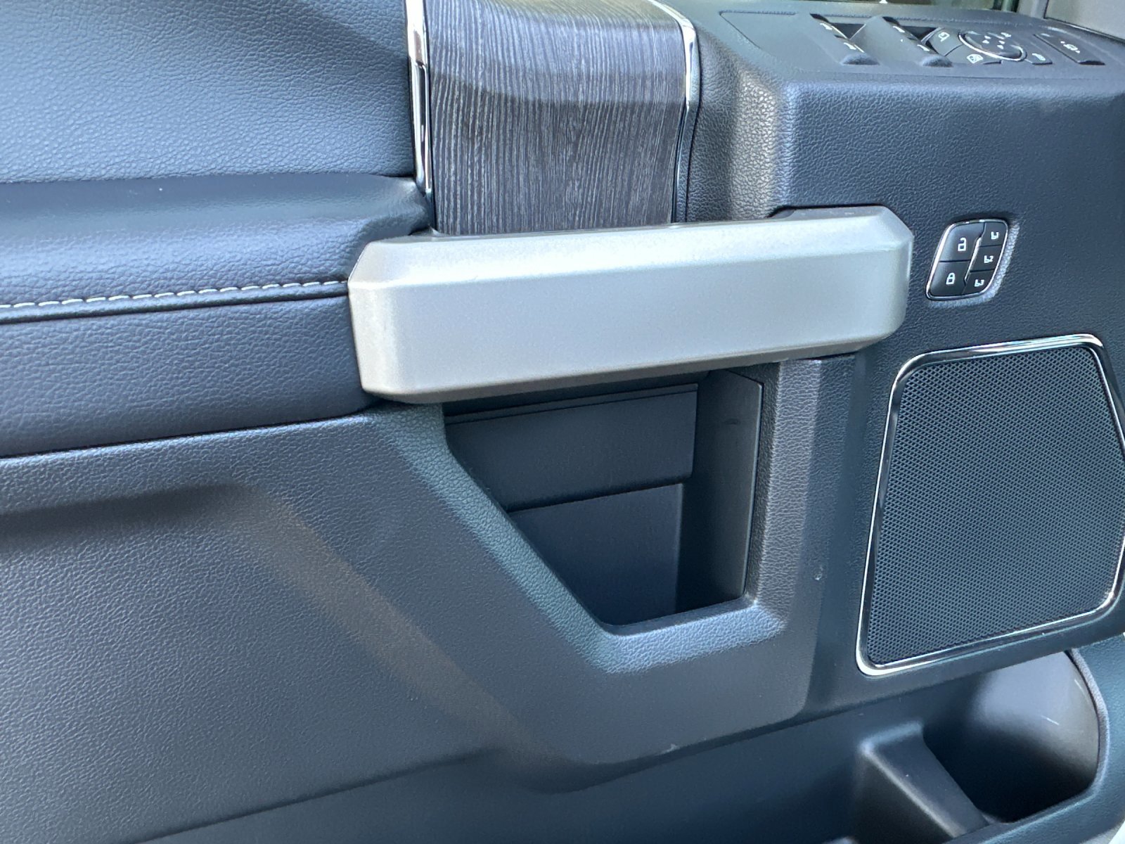 Certified 2020 Ford F350 Lariat w/ Lariat Ultimate Package image 12