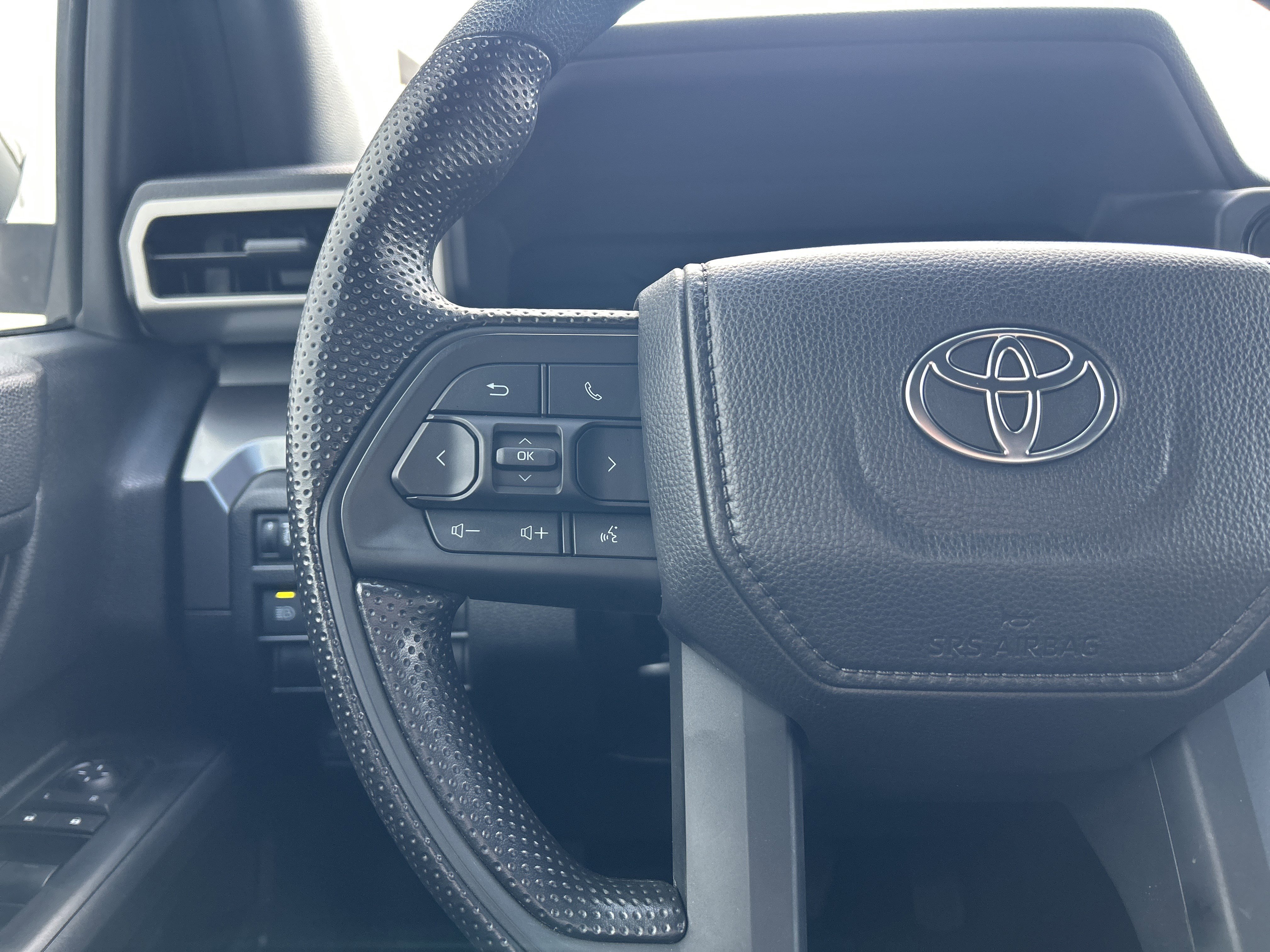 Used 2025 Toyota Tacoma SR5 image 18