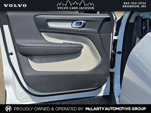 Certified 2026 Volvo XC40 B5 Plus w/ Protection Package Premier AWD/4WD image 15