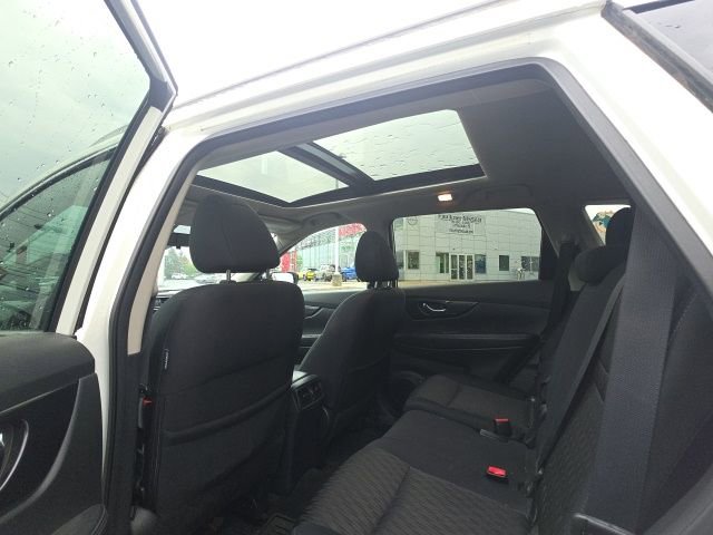 Used 2017 Nissan Rogue SV image 20