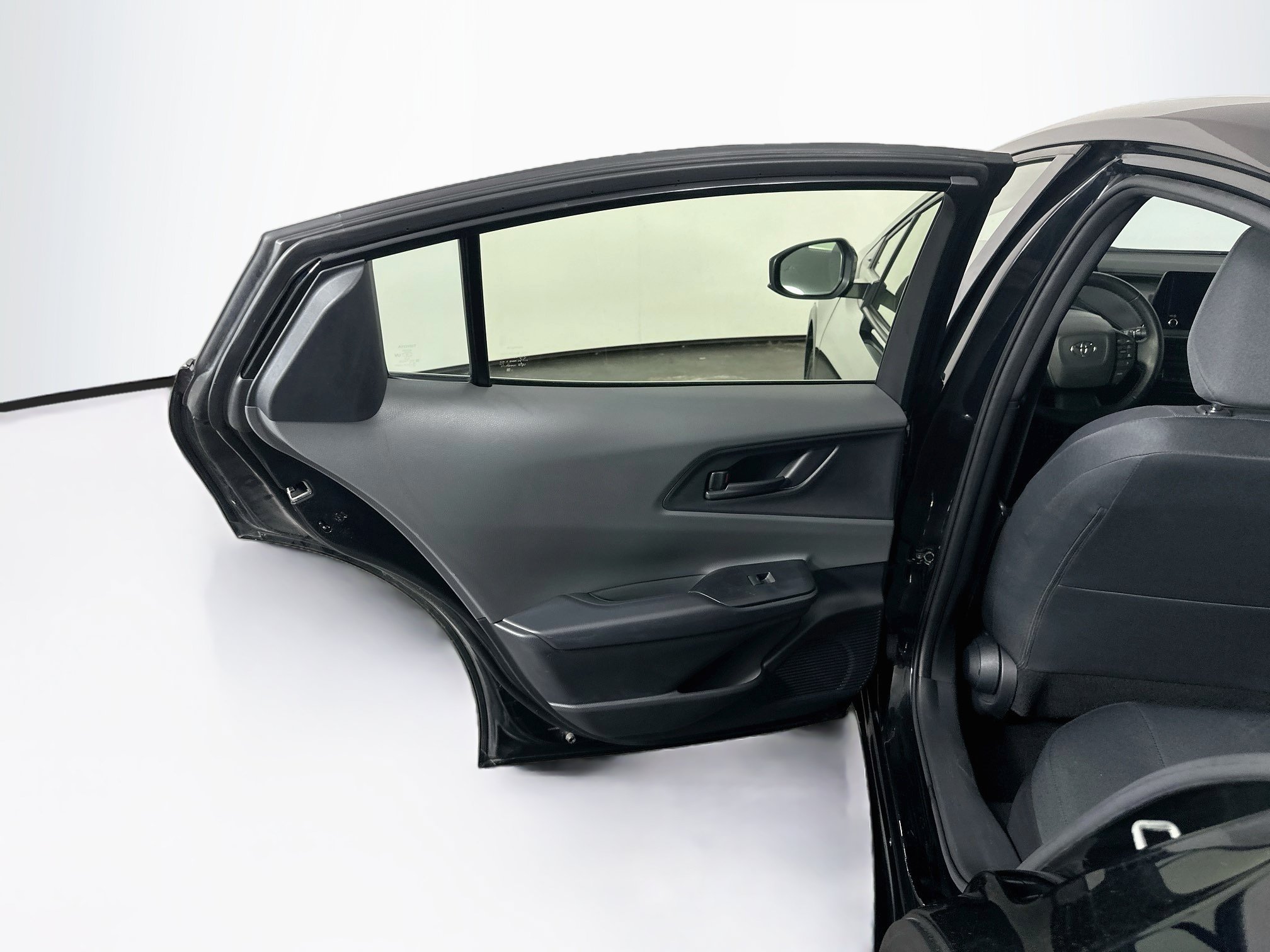 Used 2025 Toyota Prius LE FWD image 25