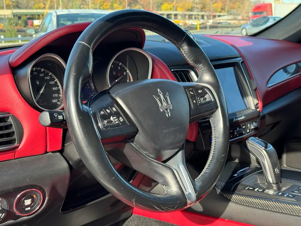 Used 2019 Maserati Levante GranLusso image 9