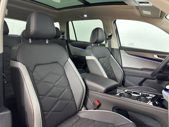 Used 2025 Volkswagen Atlas Peak Edition SE image 25