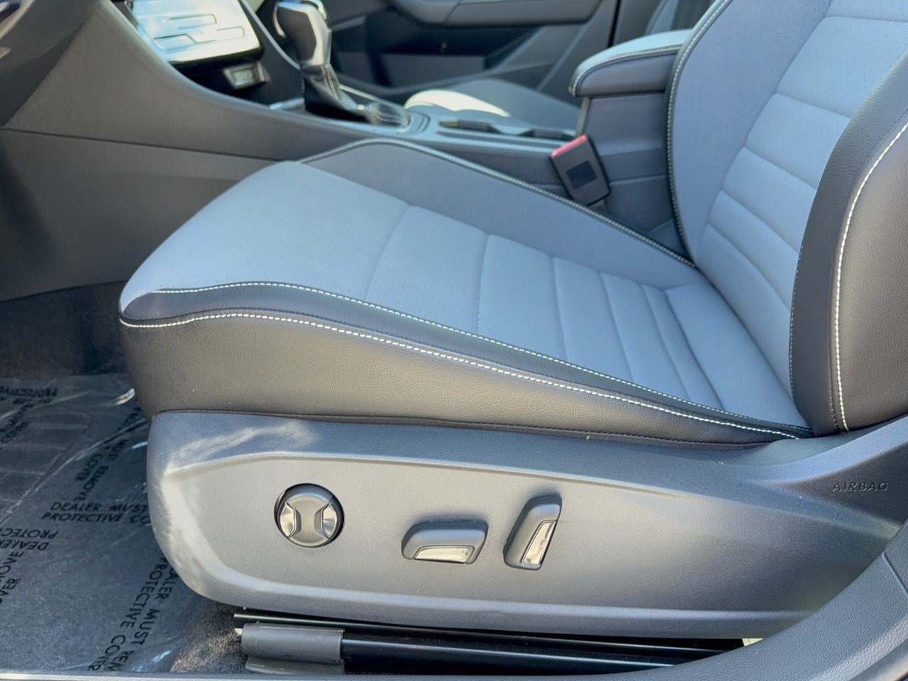 Used 2026 Volkswagen Jetta SE FWD image 16