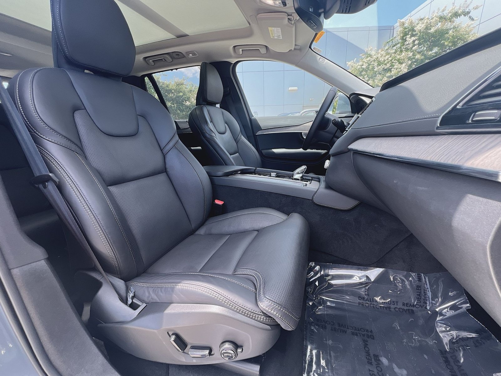 Certified 2023 Volvo XC90 B6 Ultimate w/ Protection Package Premier AWD/4WD image 28