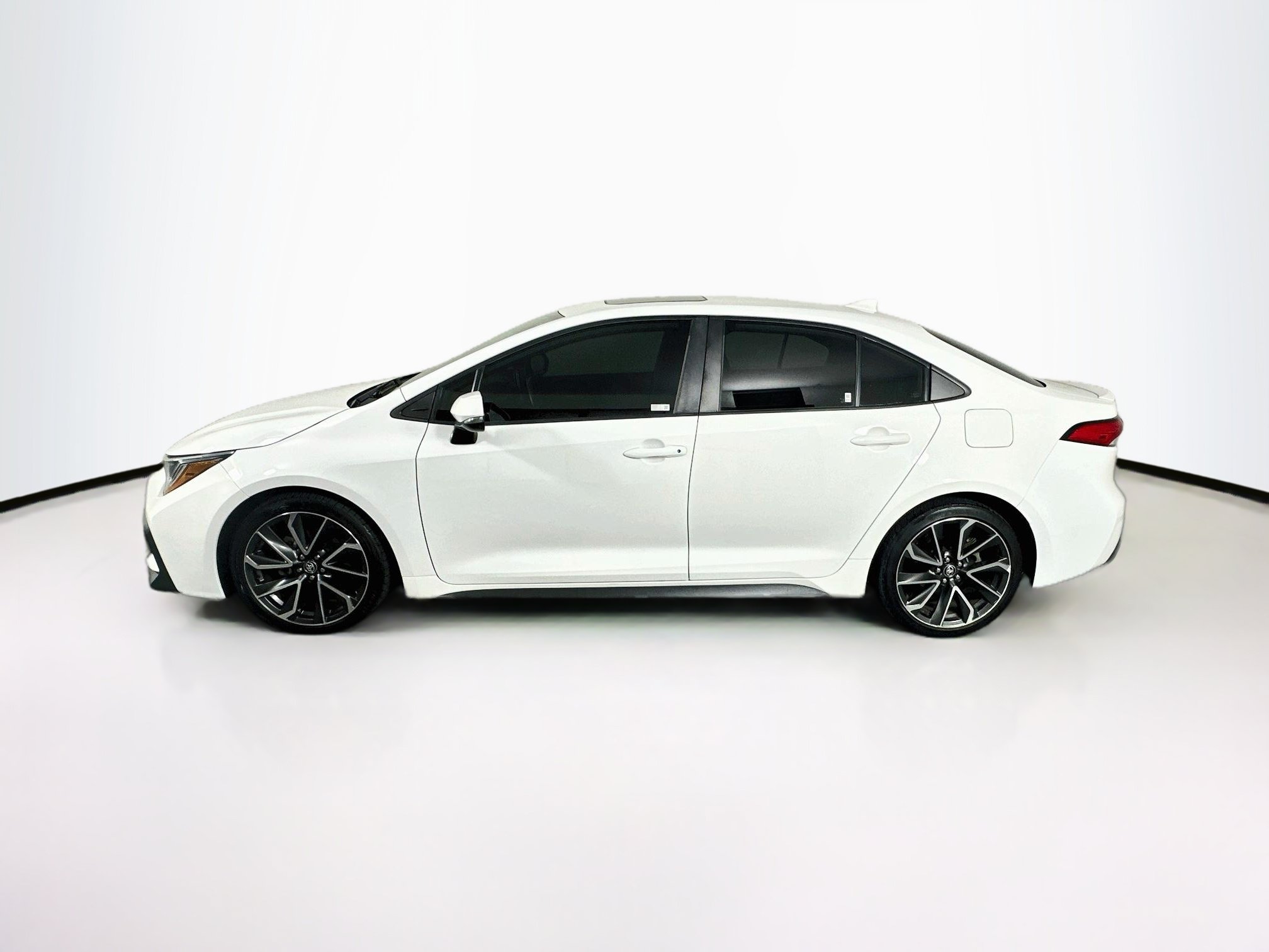 Used 2020 Toyota Corolla SE w/ SE Premium Package FWD image 4