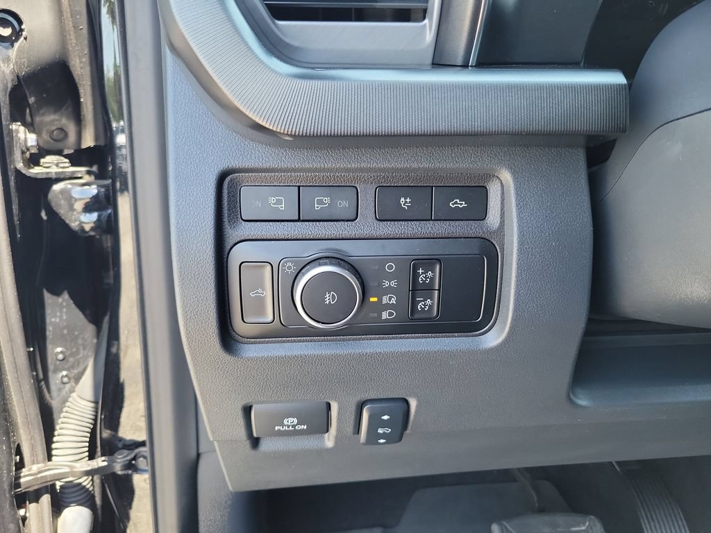 Used 2024 Ford F350 Platinum AWD/4WD image 22