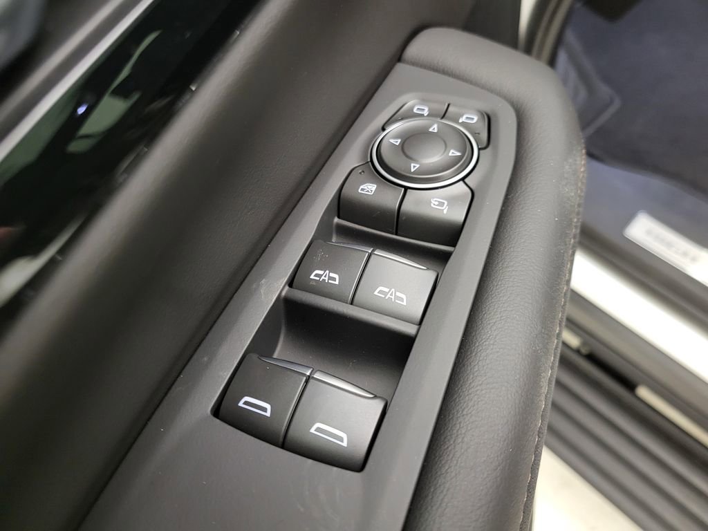 New 2025 Chevrolet Suburban High Country image 38