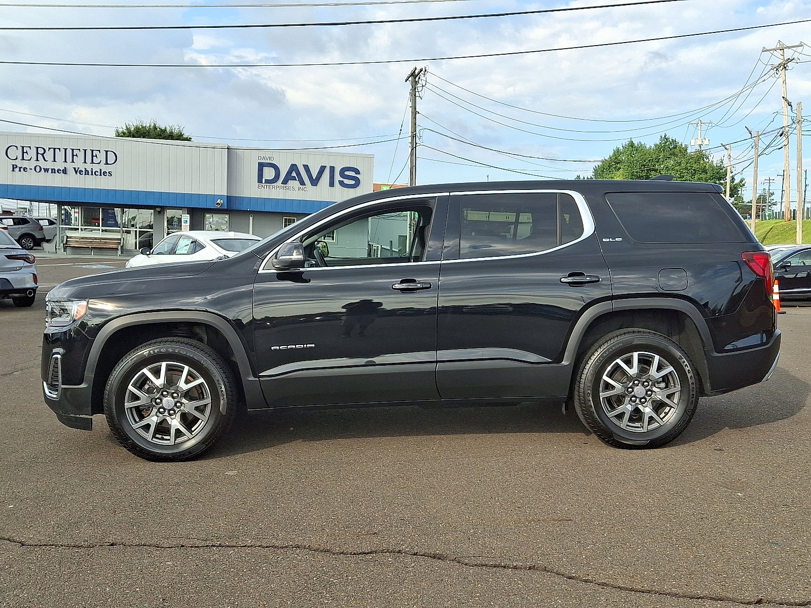 Used 2023 GMC Acadia SLE image 7