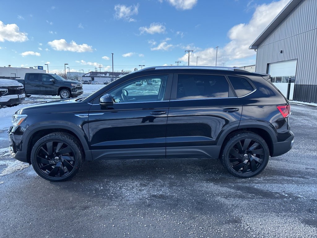 Used 2024 Volkswagen Taos SEL image 4