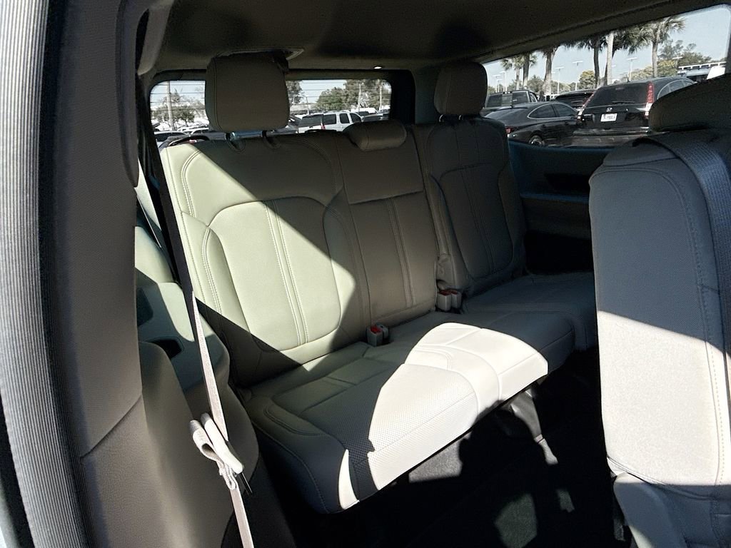 Used 2024 Jeep Wagoneer Series II w/ Flexible Seating Group image 31