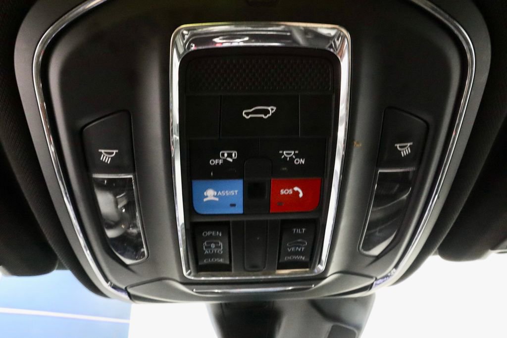 Used 2024 Jeep Grand Cherokee Altitude image 31