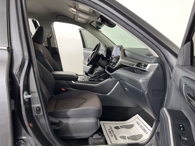 Used 2024 Toyota Highlander LE image 44
