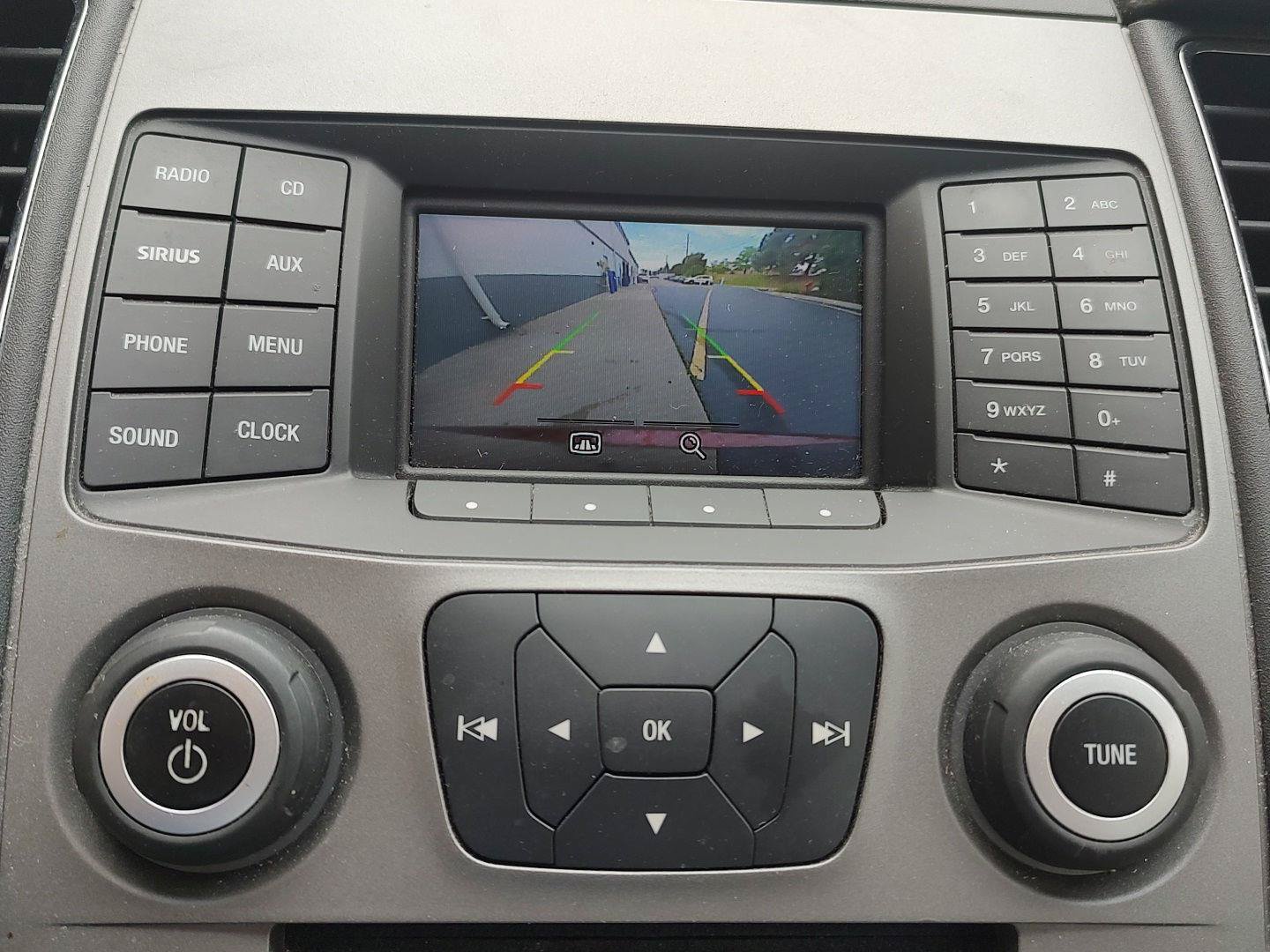Used 2016 Ford Taurus SEL FWD image 8