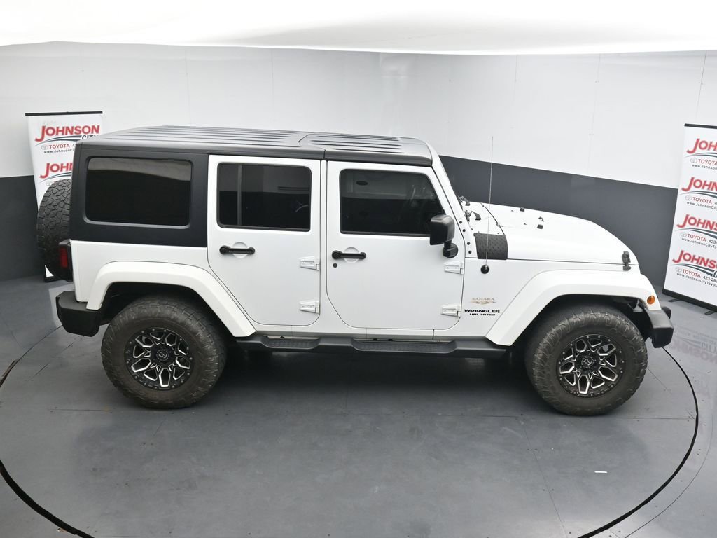 Used 2015 Jeep Wrangler Unlimited Sahara w/ Connectivity Group AWD/4WD image 17