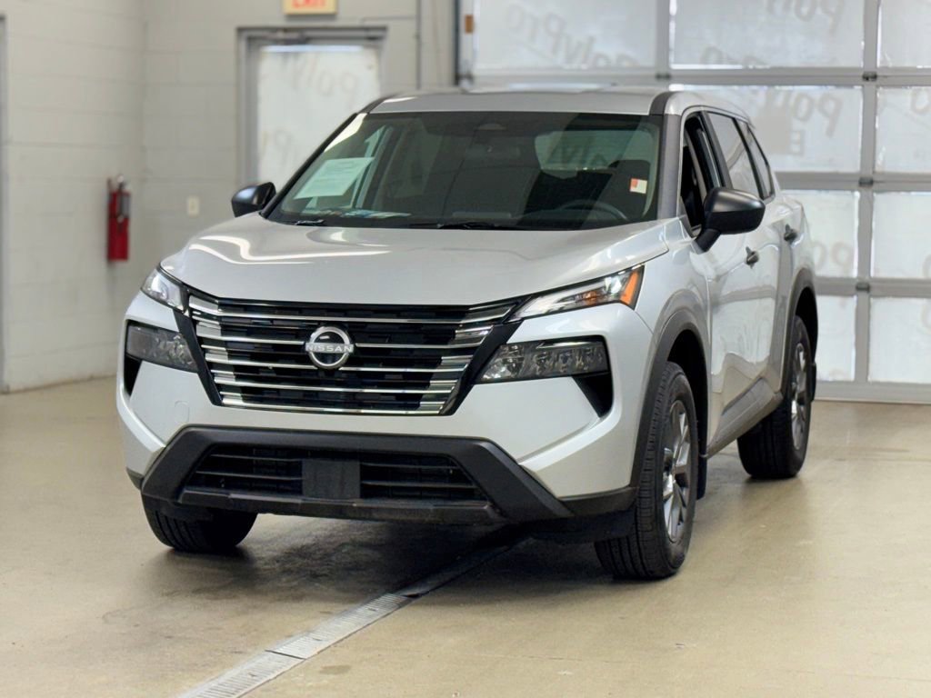 Certified 2025 Nissan Rogue S AWD/4WD image 3