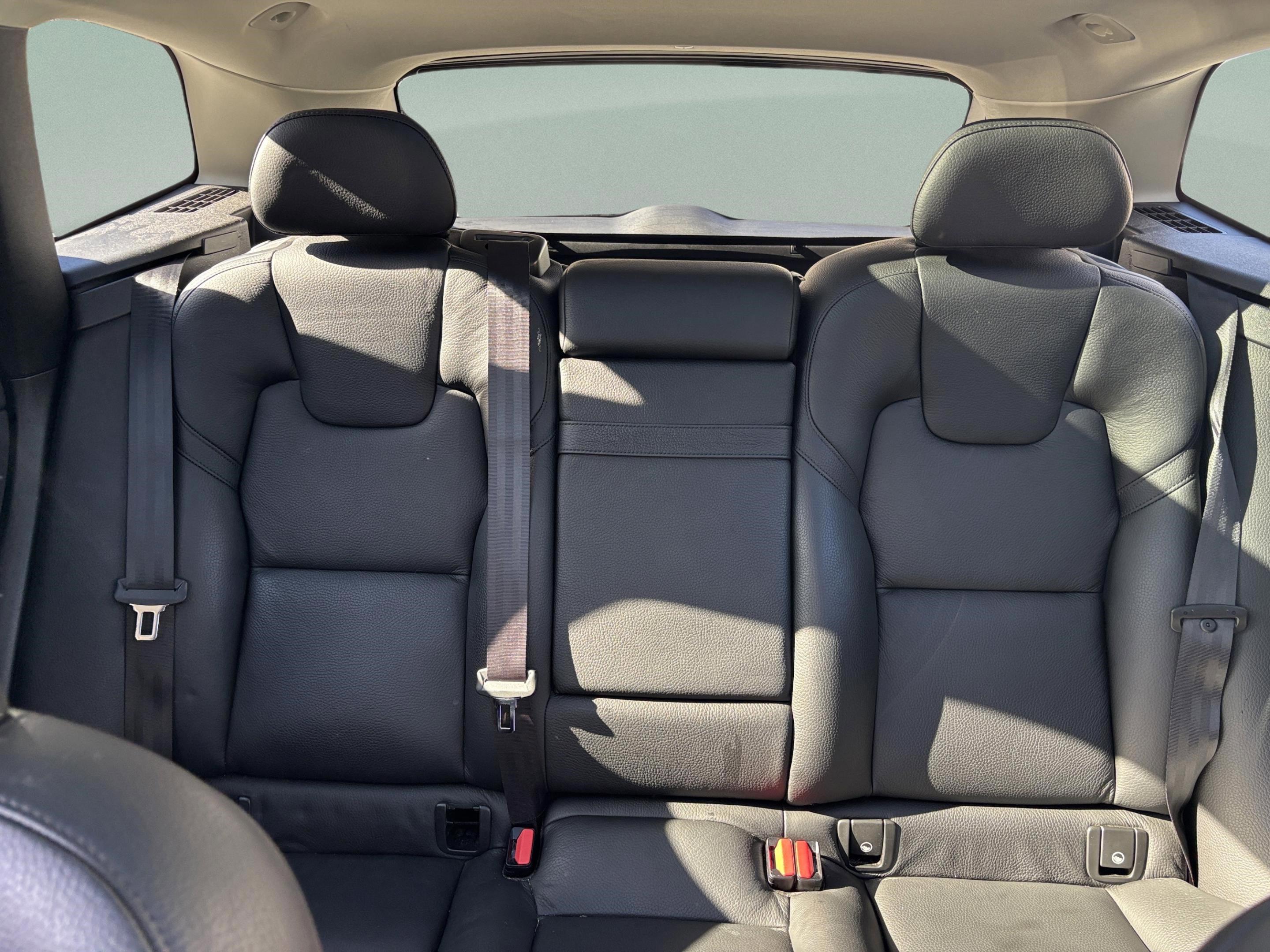 Used 2018 Volvo XC60 T5 Momentum w/ Protection Package Premier image 29