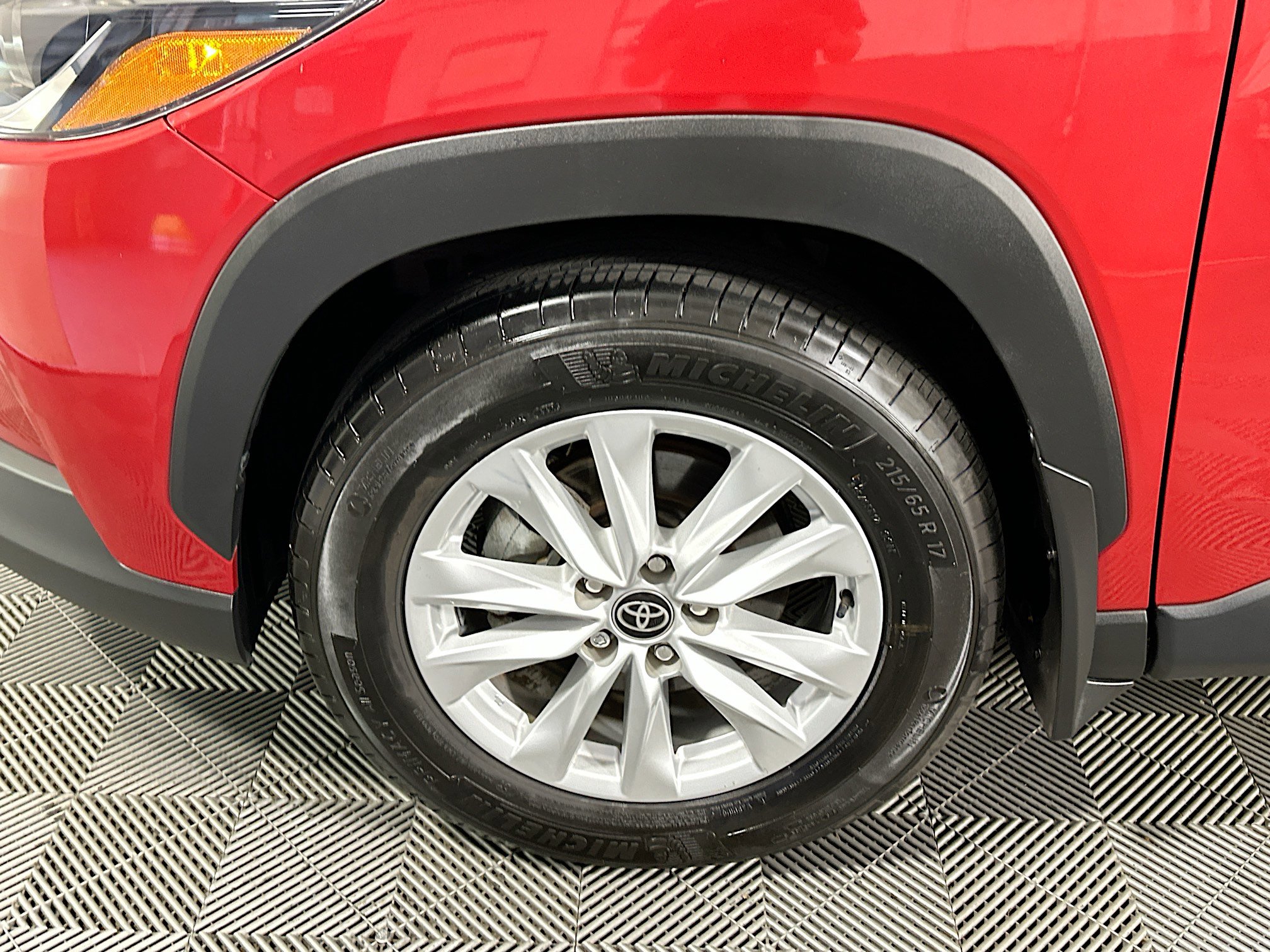 Used 2024 Toyota Corolla Cross LE w/ Moonroof Package image 11