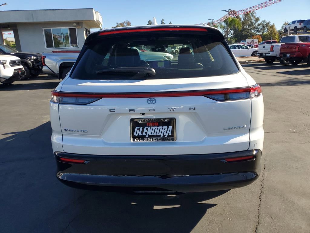 New 2025 Toyota Crown Signia image 4