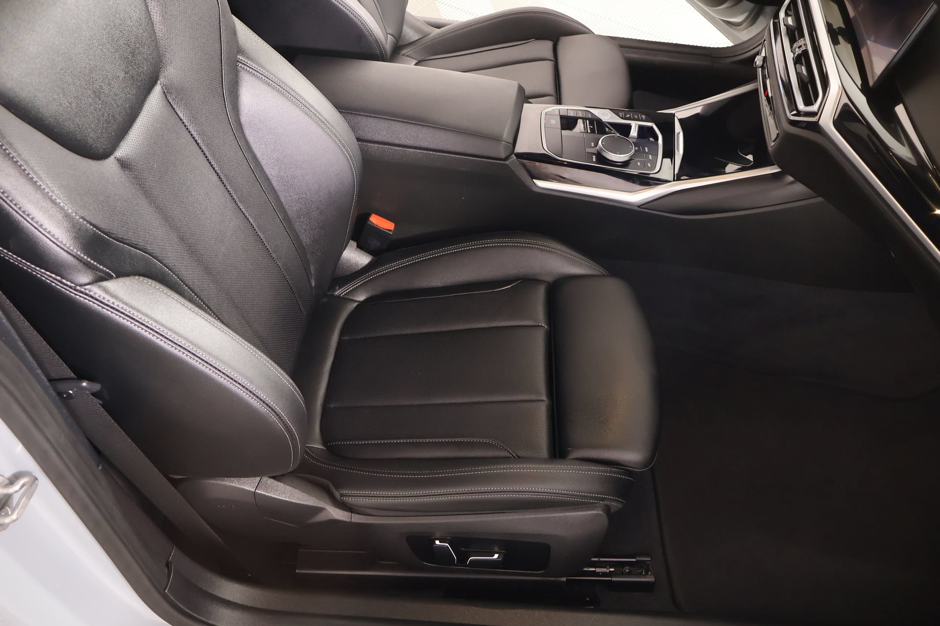 Used 2024 BMW 230i Coupe w/ Premium Package RWD image 14