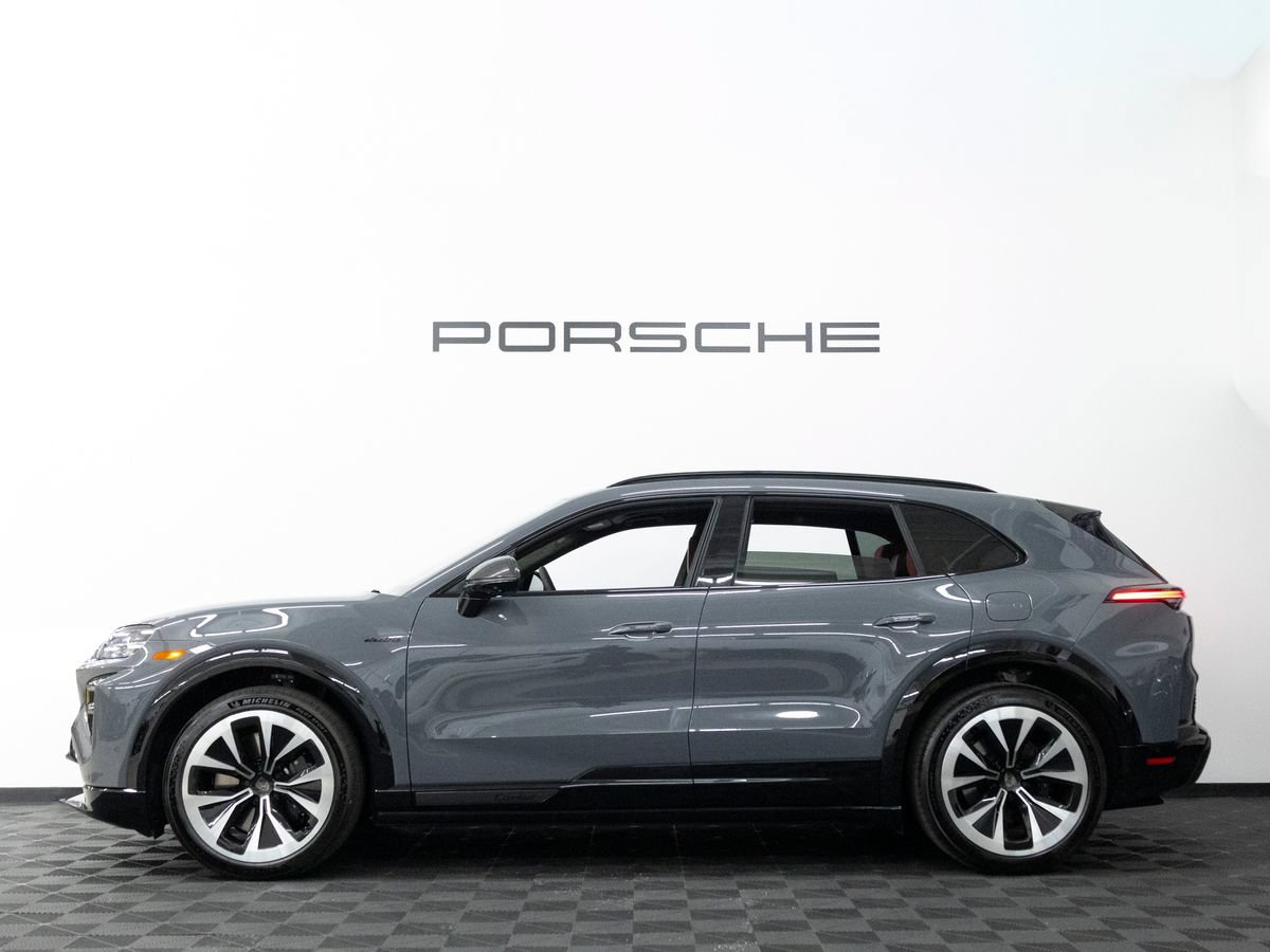 New 2026 Porsche Cayenne Turbo AWD/4WD image 2