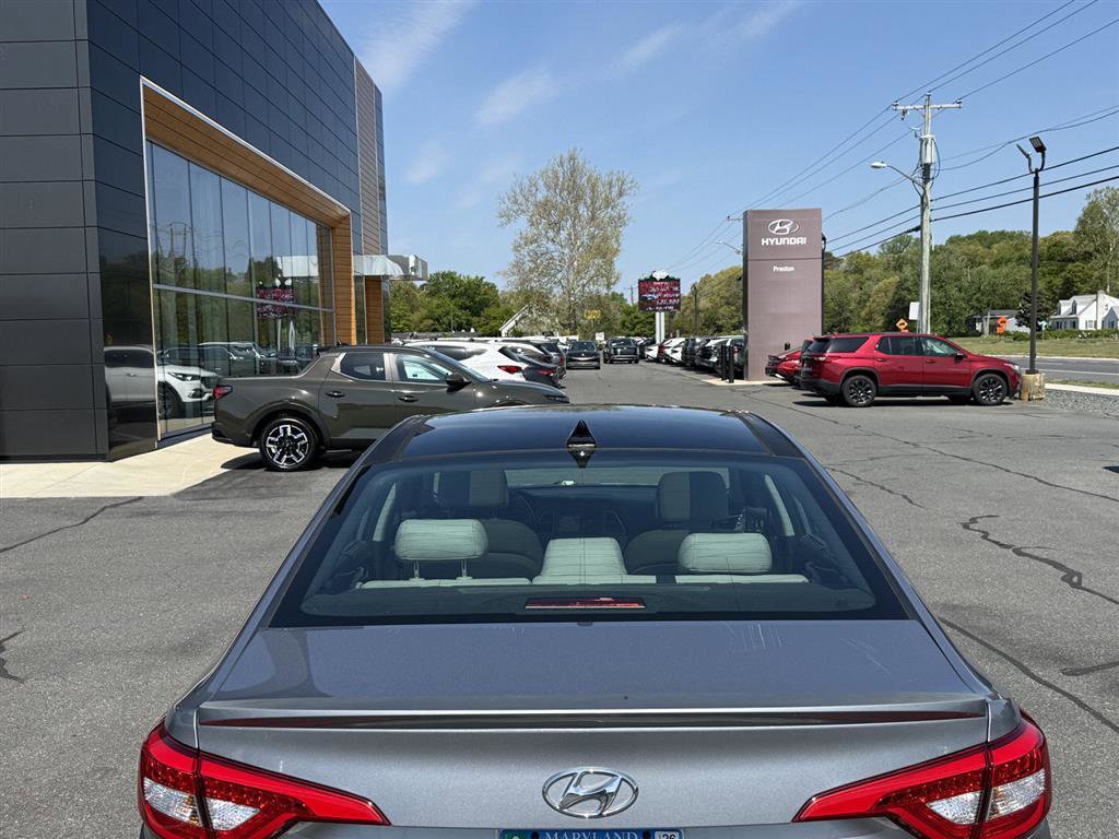 Used 2015 Hyundai Sonata Limited w/ Option Group 06 FWD image 7