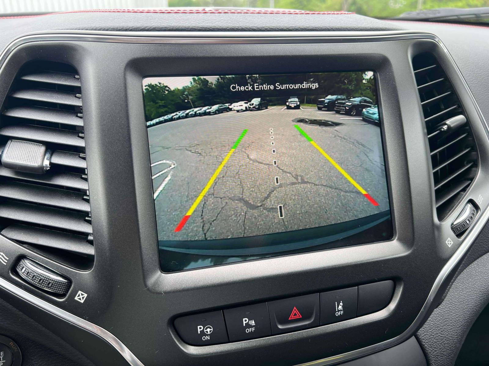 Used 2023 Jeep Cherokee Trailhawk AWD/4WD image 11