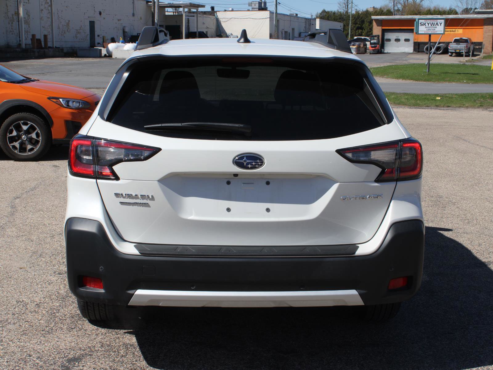 Used 2023 Subaru Outback Limited AWD/4WD image 6