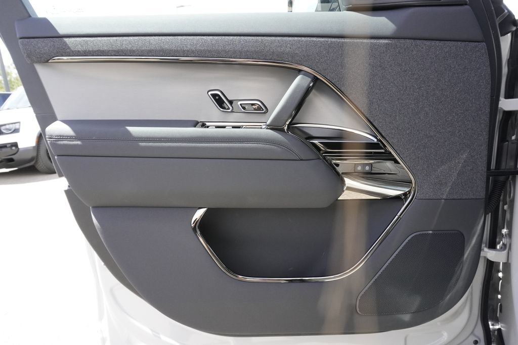 New 2026 Land Rover Range Rover Sport Dynamic SE AWD/4WD image 17