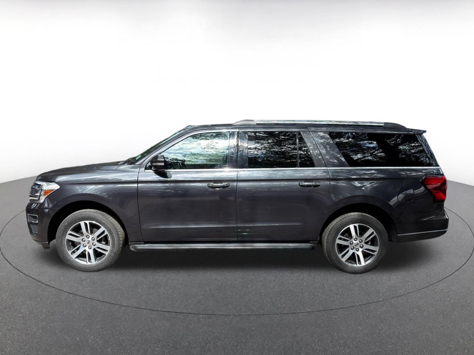 Used 2024 Ford Expedition Max Limited AWD/4WD image 4