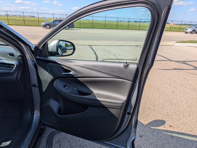 Used 2024 Buick Encore GX Sport Touring FWD image 4