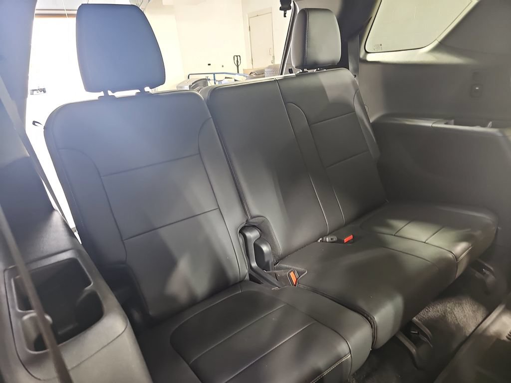 Used 2023 Chevrolet Traverse LT w/ LT Premium Package AWD/4WD image 15