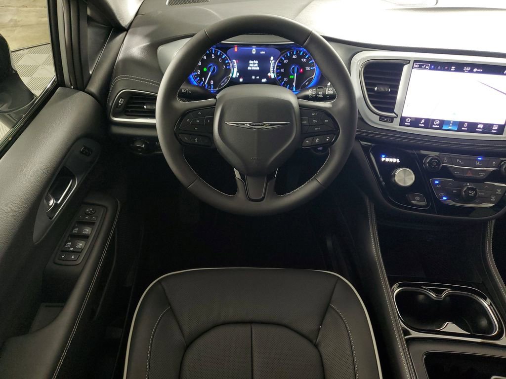 New 2026 Chrysler Pacifica Limited image 15