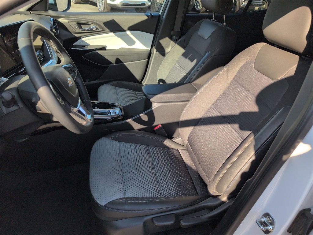 Used 2025 Chevrolet Trax LT w/ LT Convenience Package image 14