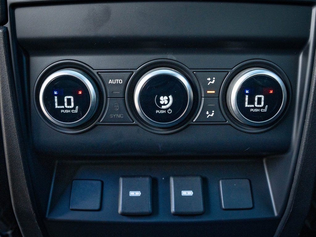Used 2023 Land Rover Defender 130 X-Dynamic SE AWD/4WD image 39