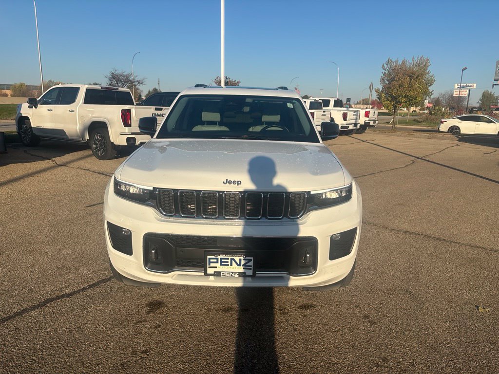 Used 2021 Jeep Grand Cherokee L Overland w/ Luxury Tech Group IV AWD/4WD image 2