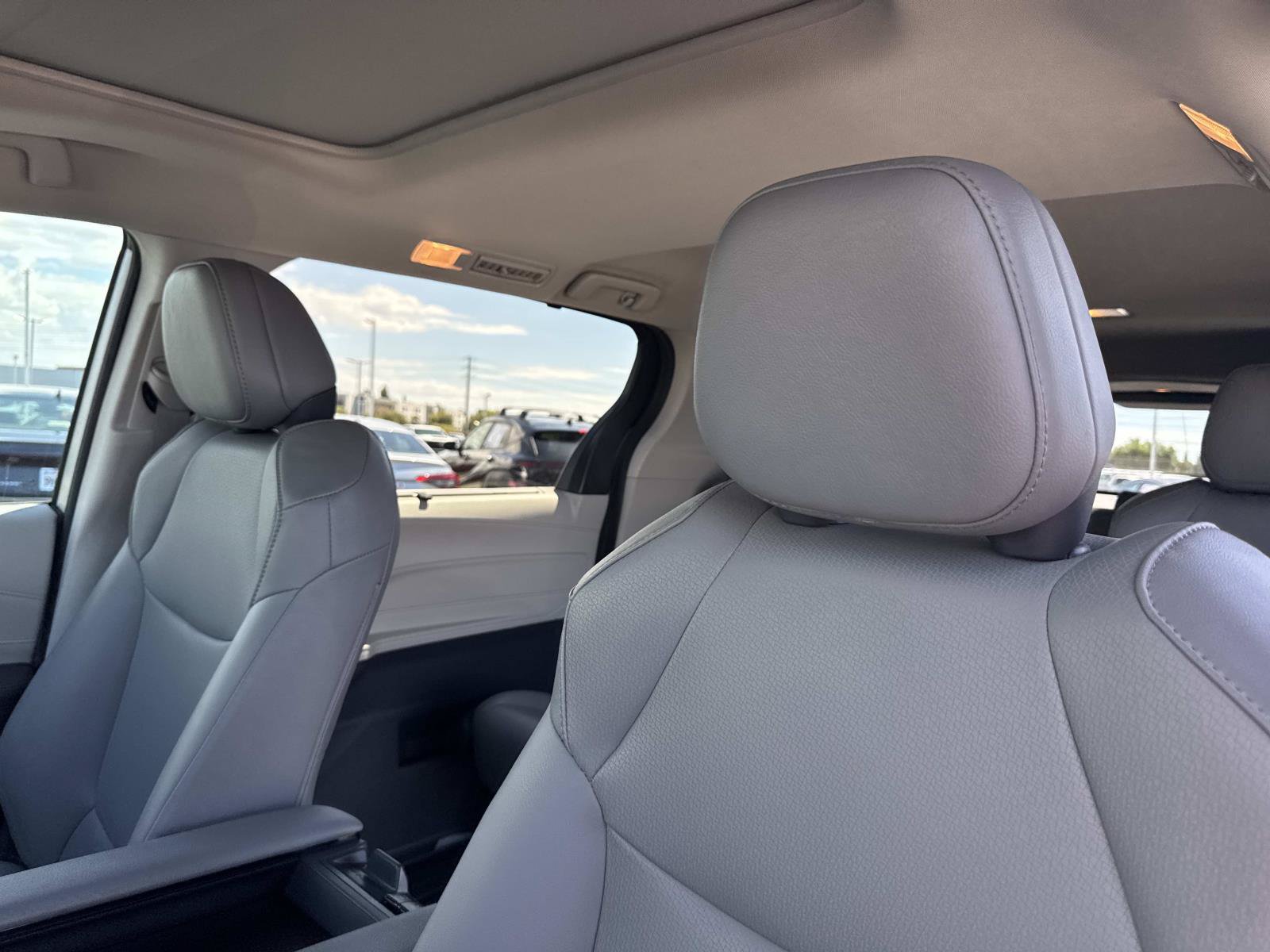 Used 2022 Toyota Sienna XLE FWD image 25