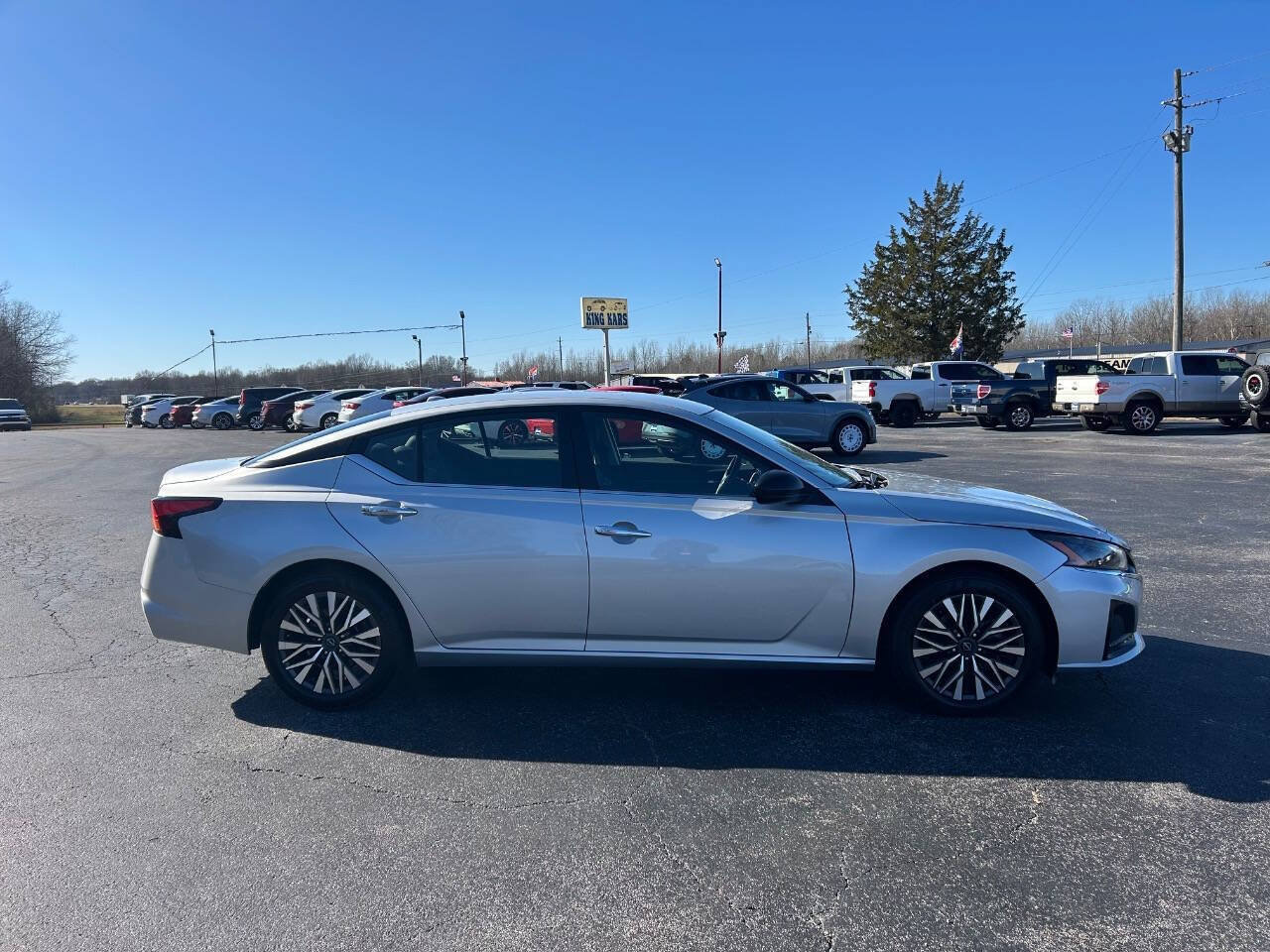 Used 2024 Nissan Altima 2.5 SV FWD image 5
