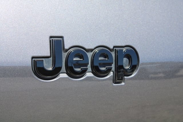 Used 2023 Jeep Grand Cherokee L Laredo AWD/4WD image 8