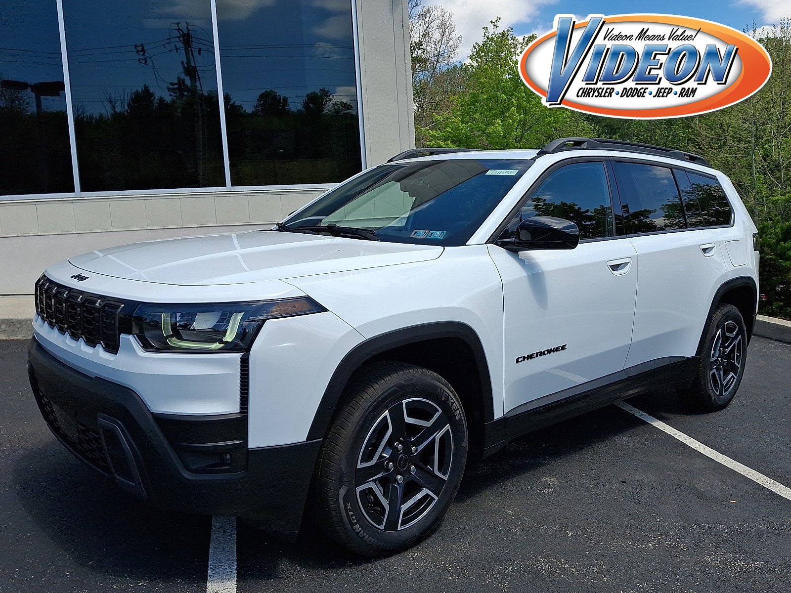 New 2026 Jeep Cherokee Laredo AWD/4WD image 1